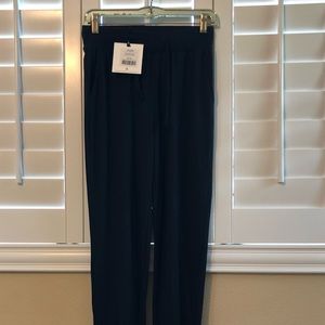 NWT Agnes and Dora Joggers in Black Sz. Small😍